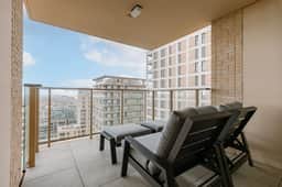 Comfortable retreat w/ patio & parking - Image 5