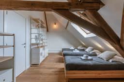 Historic apartment w/ kitchen - Image 3