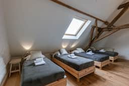 Historic apartment w/ kitchen - Image 5