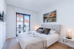Bright 2BR apt near coastal tram w/ terrace - Image 3