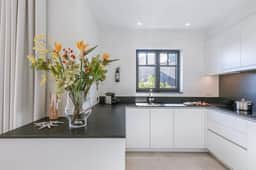Bright 2BR apt near coastal tram w/ terrace - Image 4