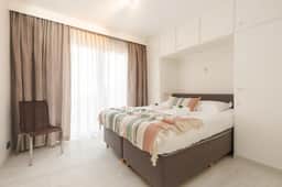 Modern apartment w/ sea view & balcony - Image 3