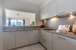 Modern apartment w/ sea view & balcony - Image 4