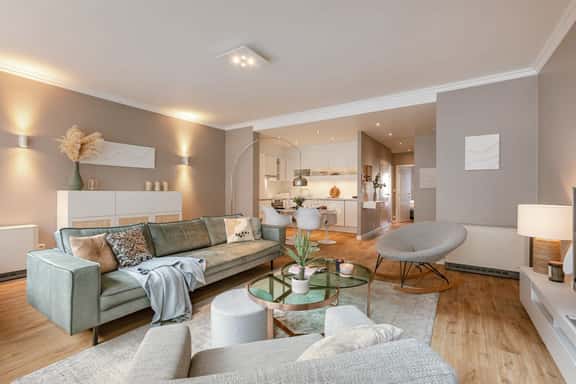 Waterfront retreat w/ beach access & balcony - Image 1