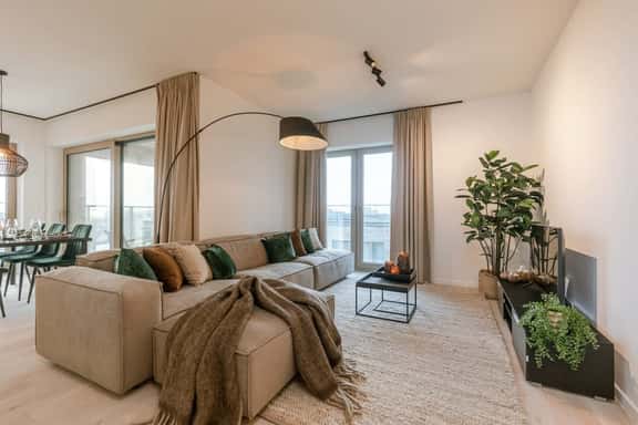 Coastal apartment w/ balcony & parking - Image 1