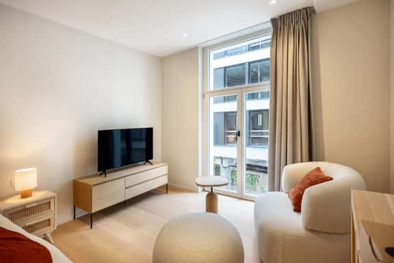 Cozy studio steps from Bloemenmarkt - Image 1