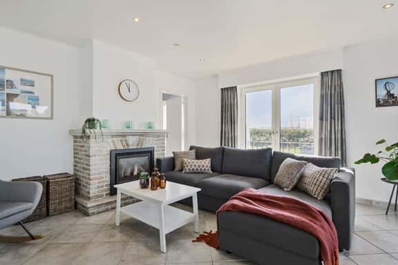 Waterfront retreat near Zeebrugge beach - Image 1