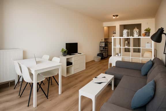 Waterfront retreat w/ beach access & balcony - Image 1