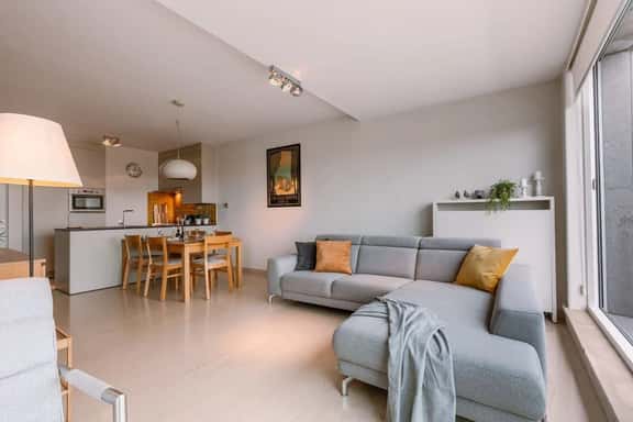Coastal retreat near beach w/ terrace - Image 1