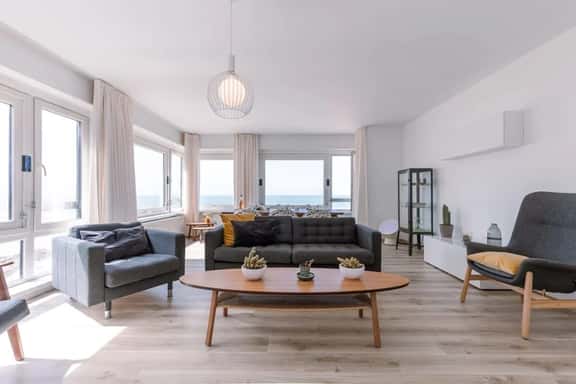 Waterfront retreat w/ Wifi & workspace - Image 1