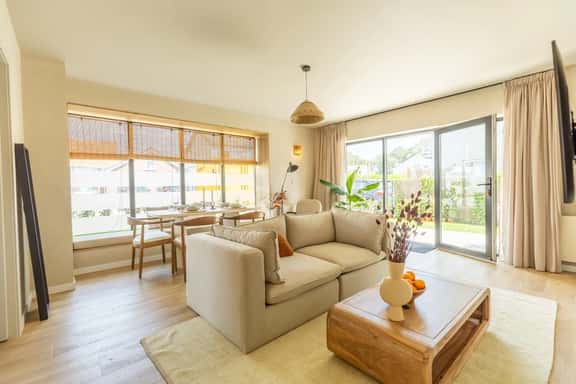 Bright apartment near beach w/ backyard - Image 1