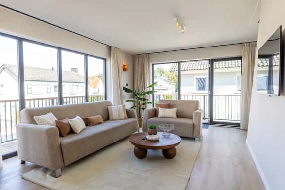 Coastal apartment w/ sauna & balcony - Image 1