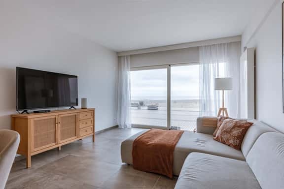 Seaside apartment w/ garden views & BBQ - Image 1