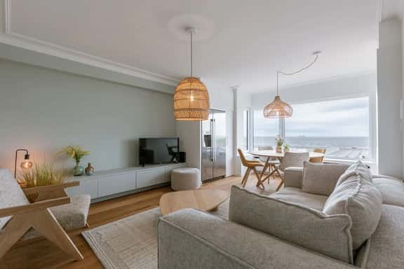 Coastal getaway w/ full kitchen & workspace - Image 1