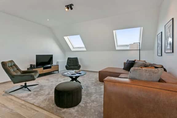 Cozy 3BR apartment w/ kitchen & balcony - Image 1