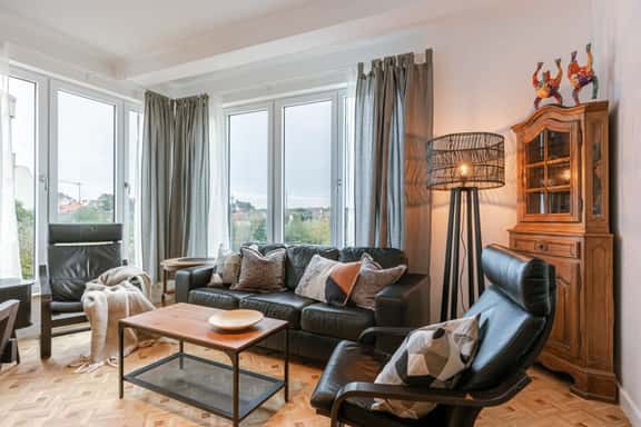 Waterfront retreat w/ beach access & parking - Image 1