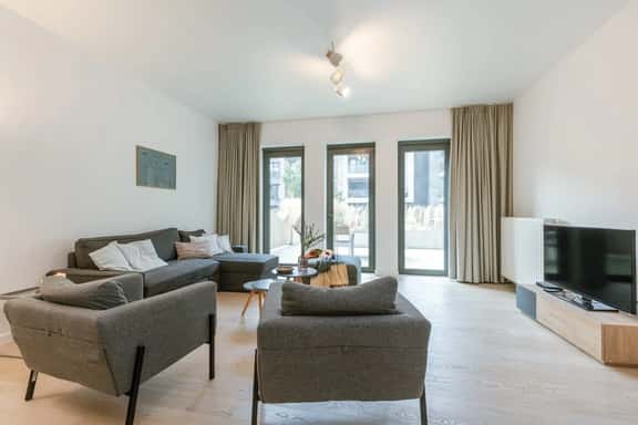 3BR home w/ kitchen & workspace - Image 1