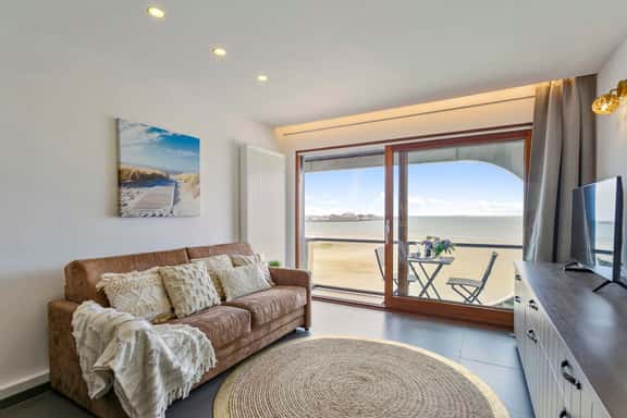 Beachfront studio - sunny terrace - Image 1