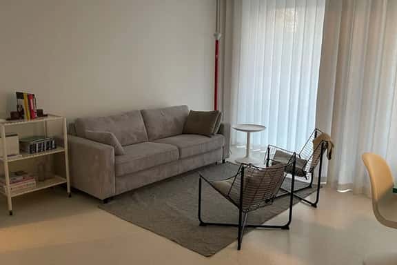 Bright 1BR apartment w/ sea-view - Image 1