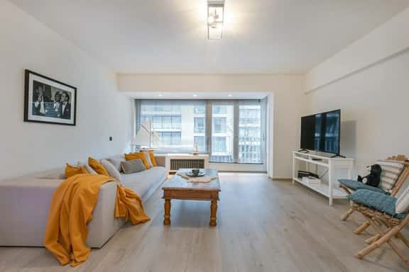 Bright 2BR w/ full kitchen near the coast - Image 1