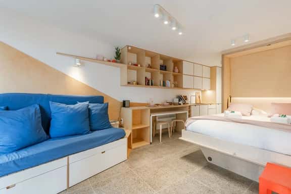 Seaside studio w/ balcony views & self check-in - Image 1