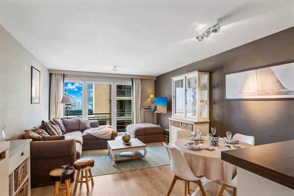 Stylish renovated 2-bedroom apartment in with garage - Image 1