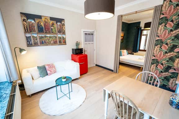 Cozy 1BR stay w/ backyard & balcony - Image 1