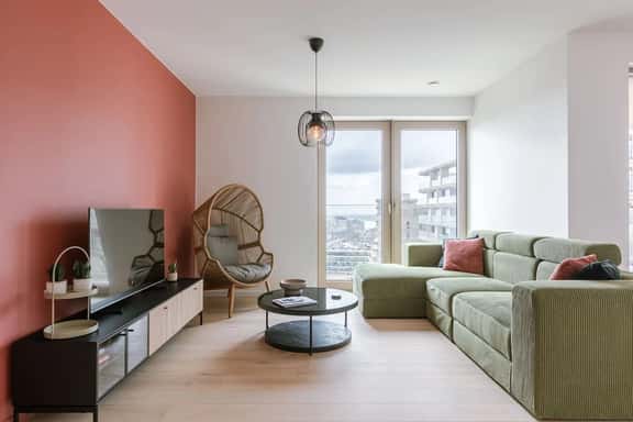 Comfortable retreat w/ patio & parking - Image 1