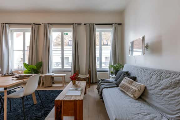 Historic apartment w/ kitchen - Image 1