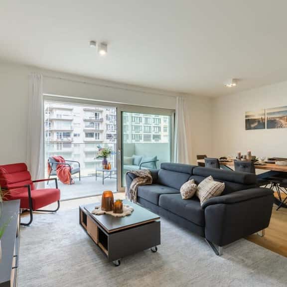 Charming 2BR apartment w/ kitchen & workspace - Image 1