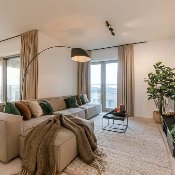 Coastal apartment w/ balcony & parking - Image 1