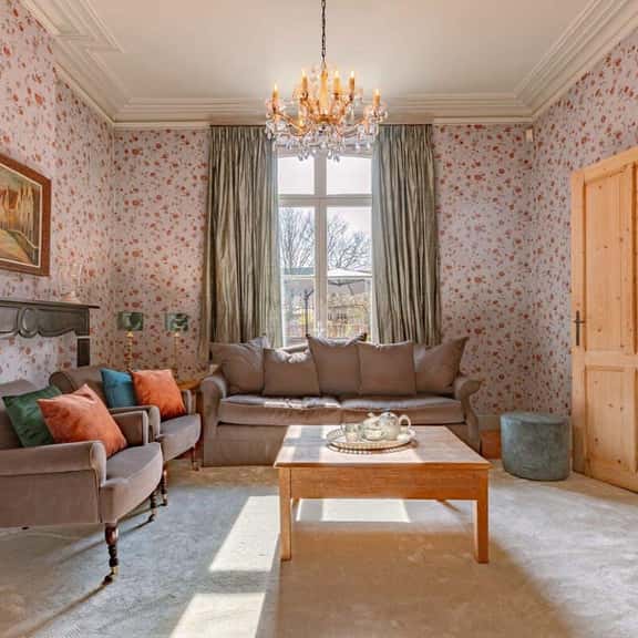Spacious 5BR villa w/ Terrace & garden - Image 1