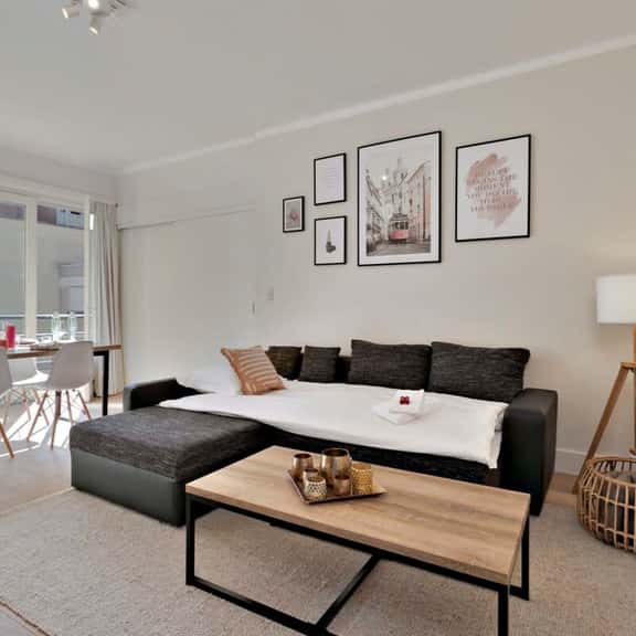 Cozy apartment w/ balcony & parking - Image 1