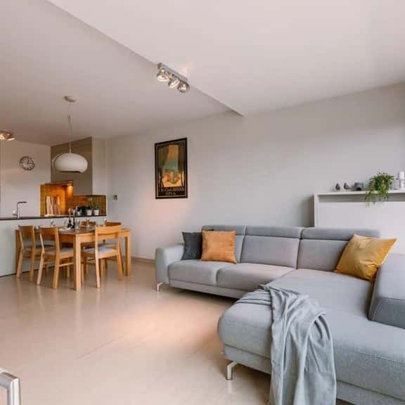 Coastal retreat near beach w/ terrace - Image 1