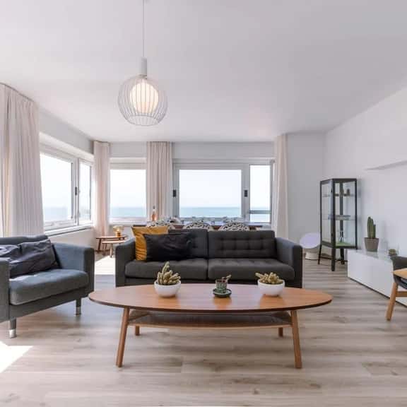 Waterfront retreat w/ Wifi & workspace - Image 1