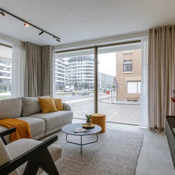 Cozy 2BR apartment w/ kitchen & balcony - Image 1