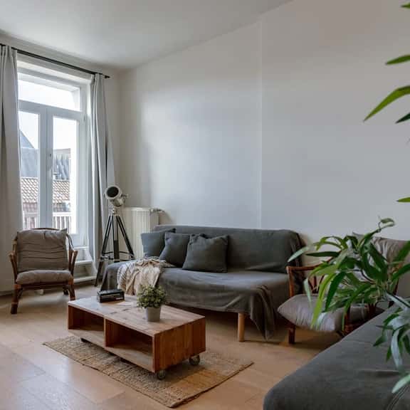 Charming apartment w/ garden & skyline views - Image 1