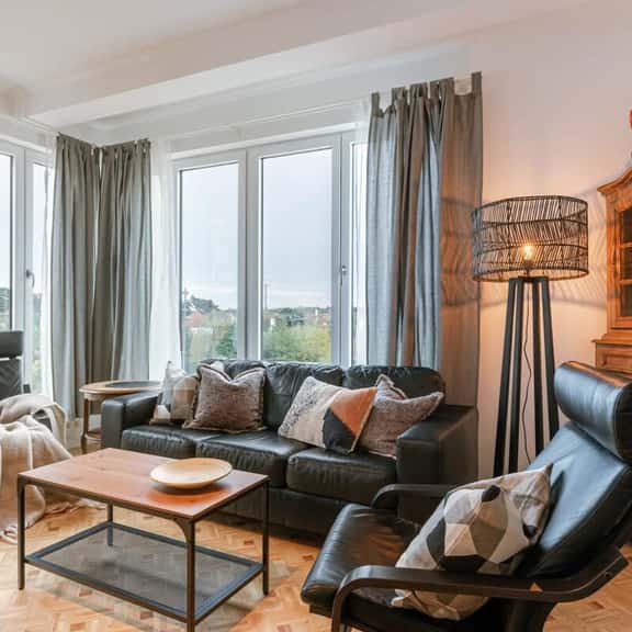 Waterfront retreat w/ beach access & parking - Image 1