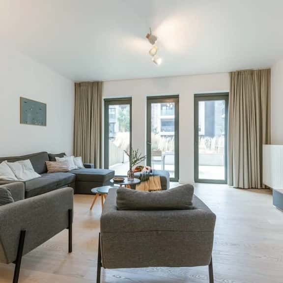 3BR home w/ kitchen & workspace - Image 1