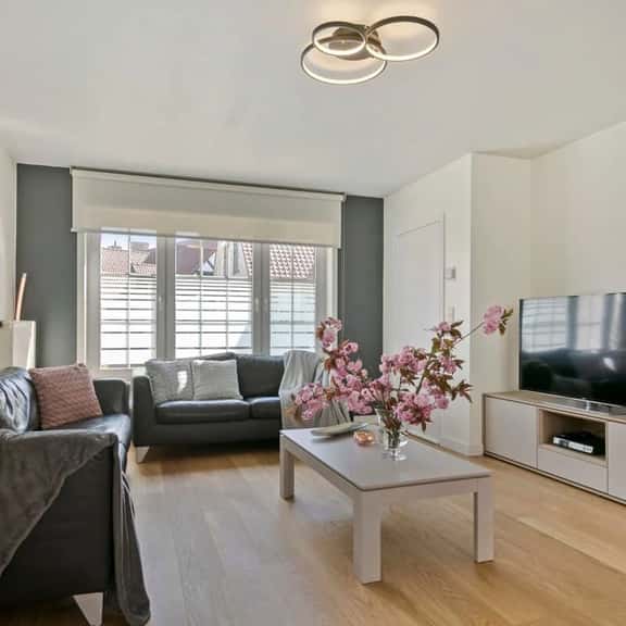 3BR home w/ kitchen & parking - Image 1
