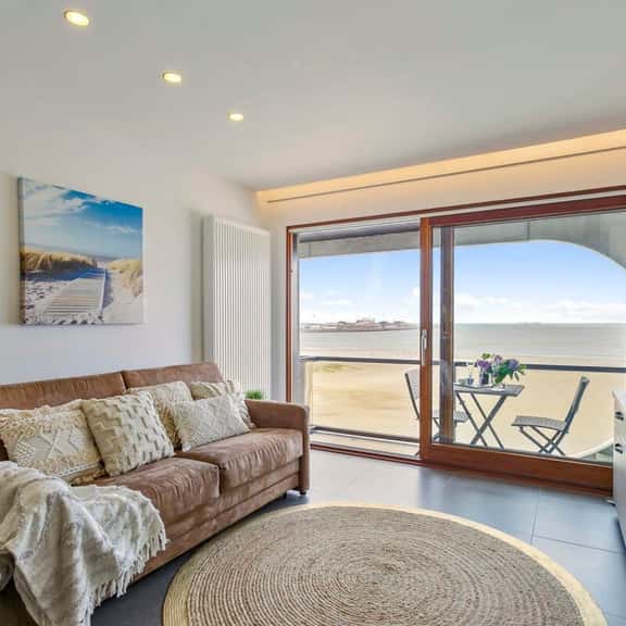 Beachfront studio - sunny terrace - Image 1