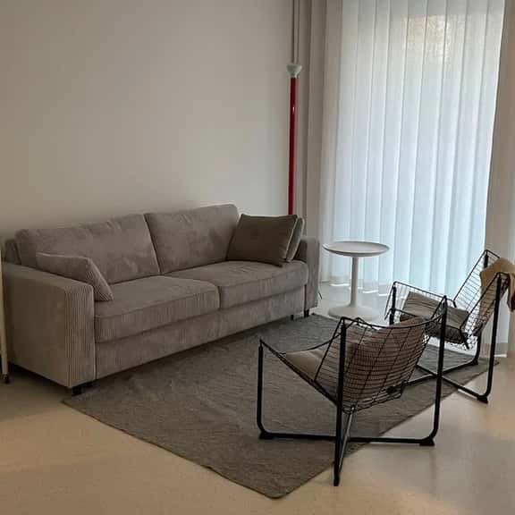Bright 1BR apartment w/ sea-view - Image 1