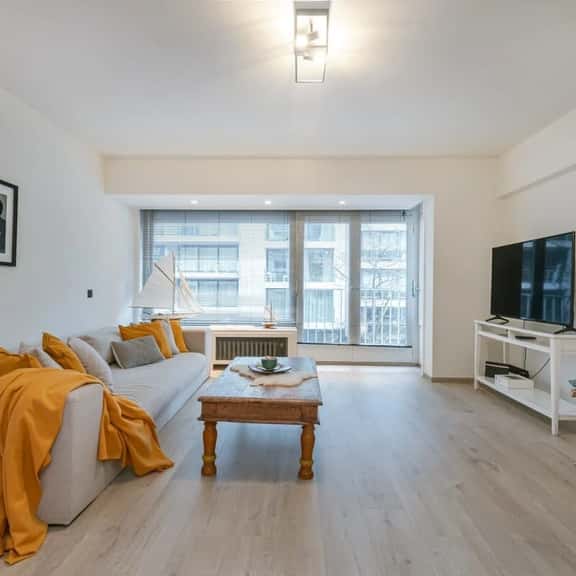 Bright 2BR w/ full kitchen near the coast - Image 1