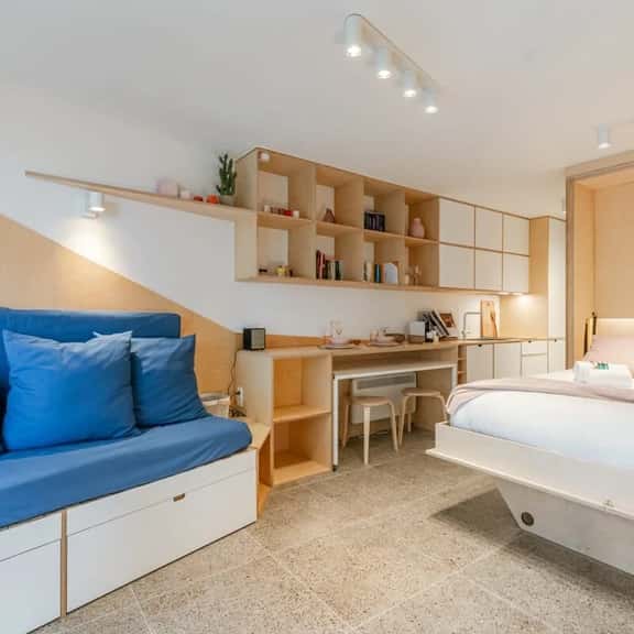 Seaside studio w/ balcony views & self check-in - Image 1
