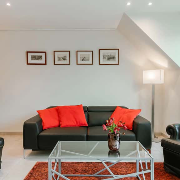 Beachfront Apt w/Terrace, City View & Fast WiFi - Image 1