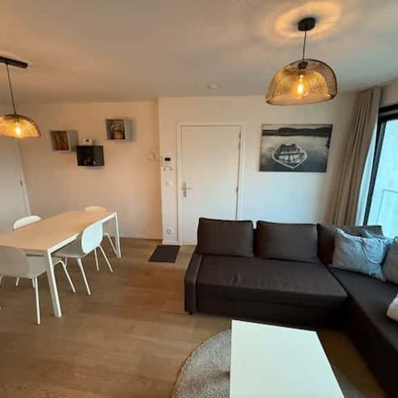 City view stay w/ private entrance & elevator - Image 1