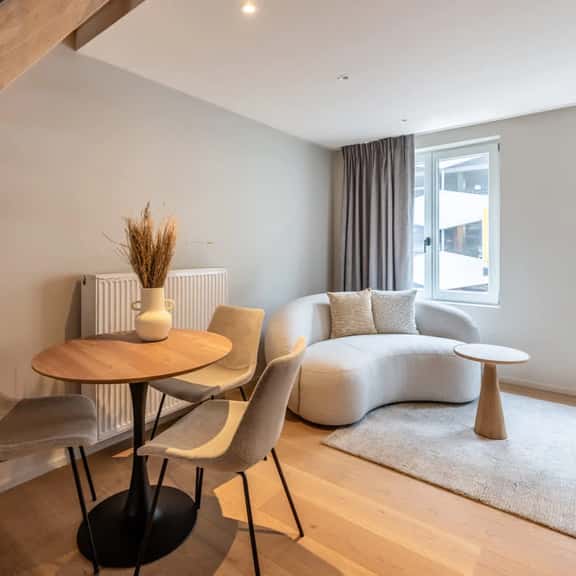 Central Ghent Studio w/ Workspace & Stylish - Image 1