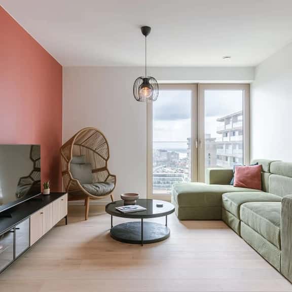 Comfortable retreat w/ patio & parking - Image 1