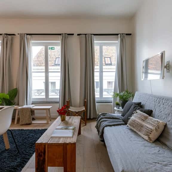 Historic apartment w/ kitchen - Image 1