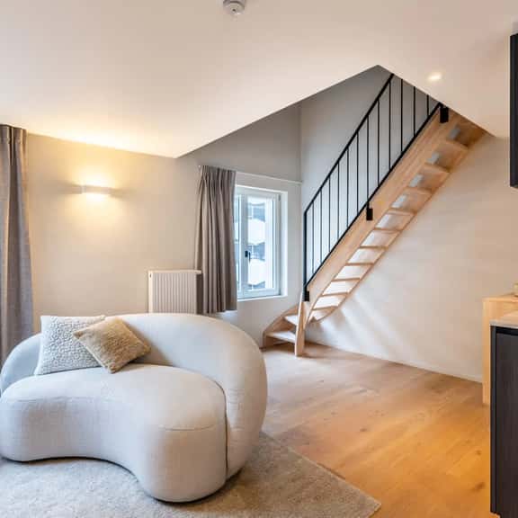 Duplex studio w/ workspace - Image 1